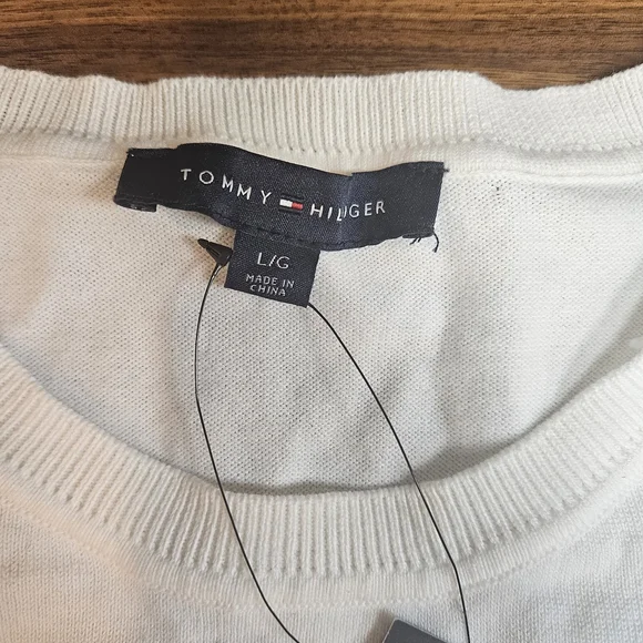 Tommy Hilfiger White Sweater with Gray Snowflake - Picture 3 of 6